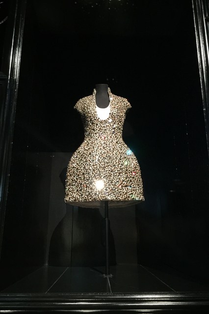 Savage Beauty 23 Vogue 12Mar15 pr_b_426x639