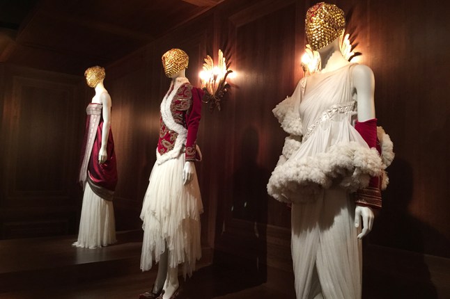 Savage-Beauty-39-Vogue-12Mar15-pr_b_646x430