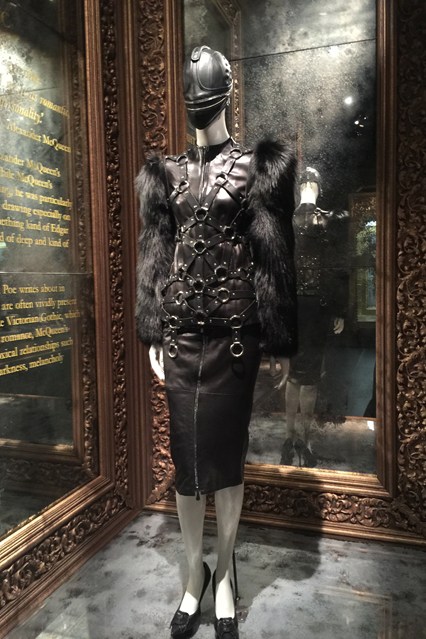 Savage-Beauty-82-Vogue-12Mar15-pr_b_426x639