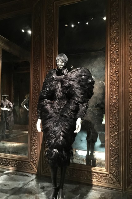 Savage-Beauty-88-Vogue-12Mar15-pr_b_426x639